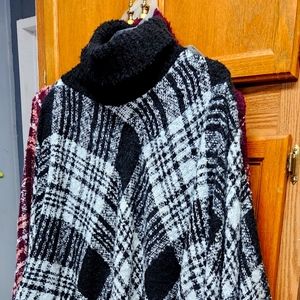 Black and white ladies poncho OS